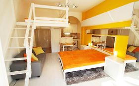 Sunny Studio With Balcony In Party District