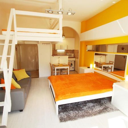 Sunny Studio With Balcony In Party District Budapeşte Dış mekan fotoğraf