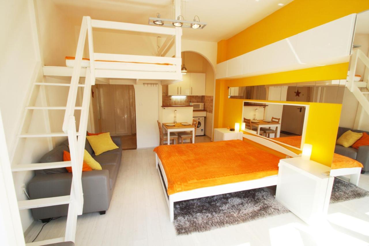 Sunny Studio With Balcony In Party District Budapeşte Dış mekan fotoğraf