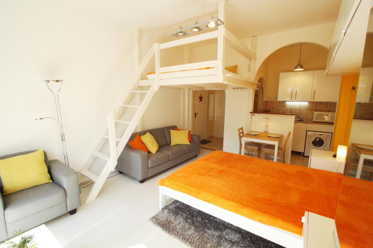 Sunny Studio With Balcony In Party District Budapeşte Dış mekan fotoğraf