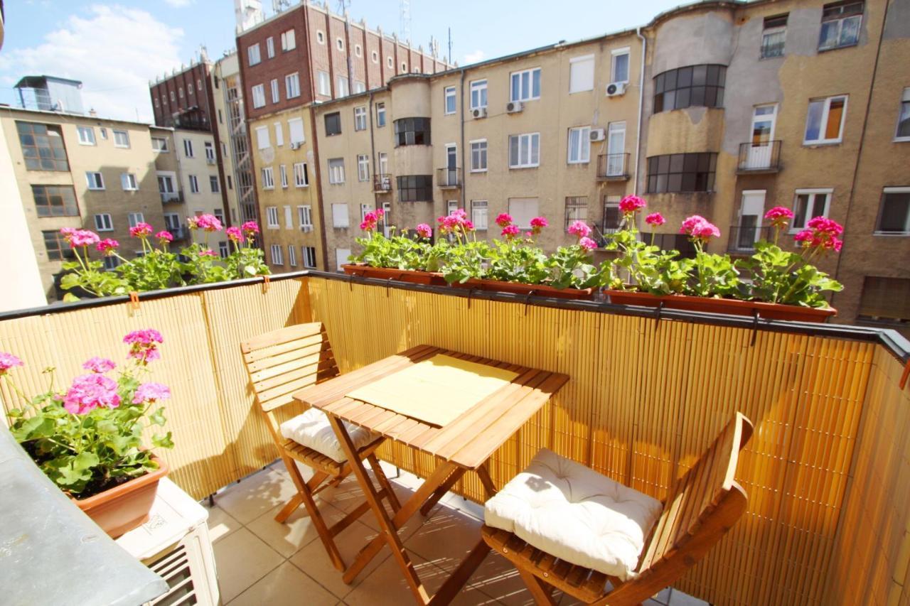 Sunny Studio With Balcony In Party District Budapeşte Dış mekan fotoğraf