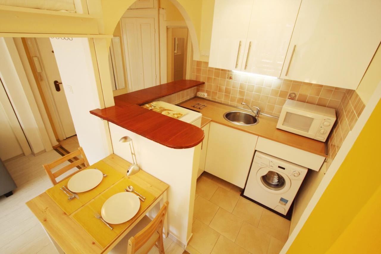 Sunny Studio With Balcony In Party District Budapeşte Dış mekan fotoğraf