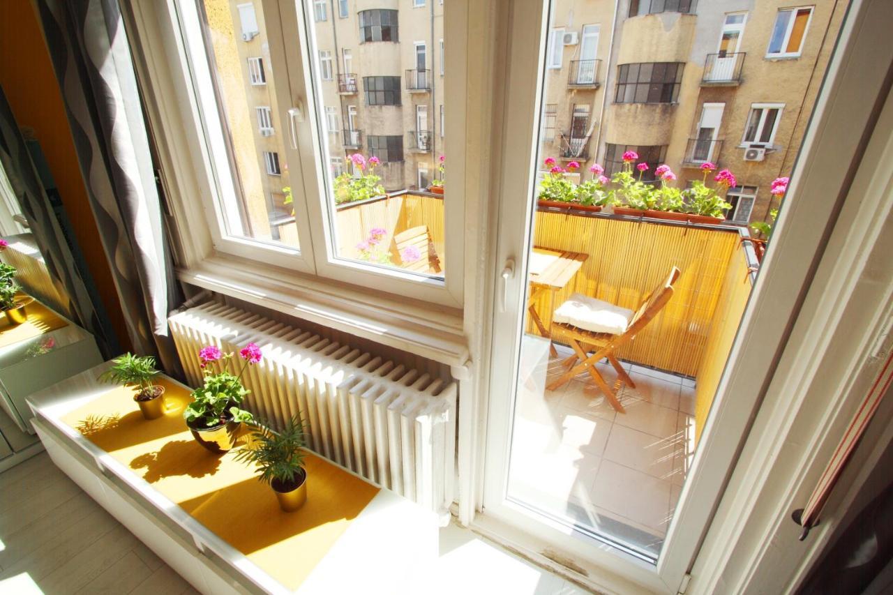 Sunny Studio With Balcony In Party District Budapeşte Dış mekan fotoğraf