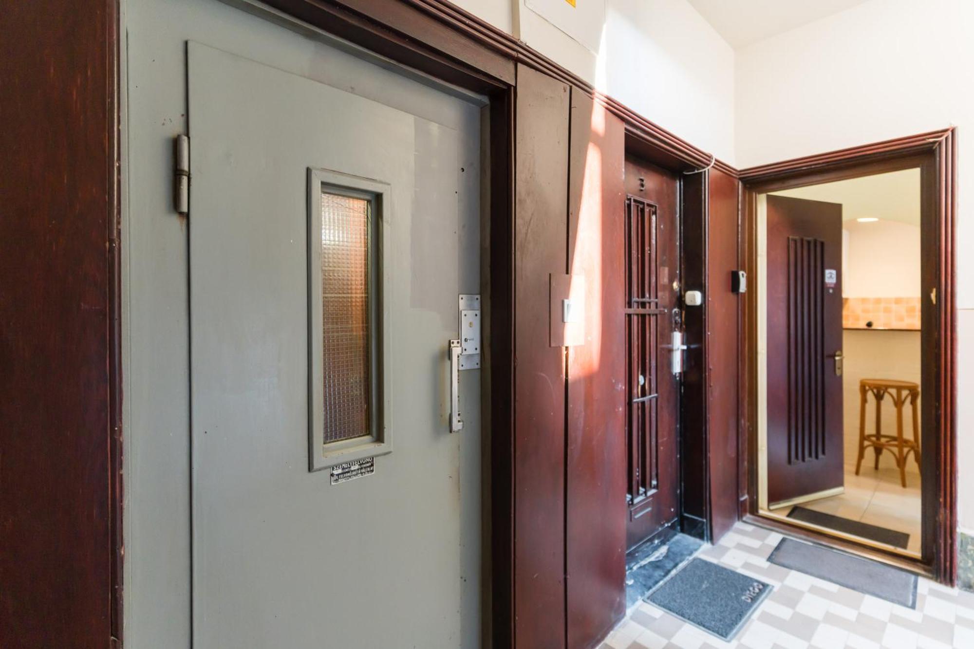 Sunny Studio With Balcony In Party District Budapeşte Dış mekan fotoğraf