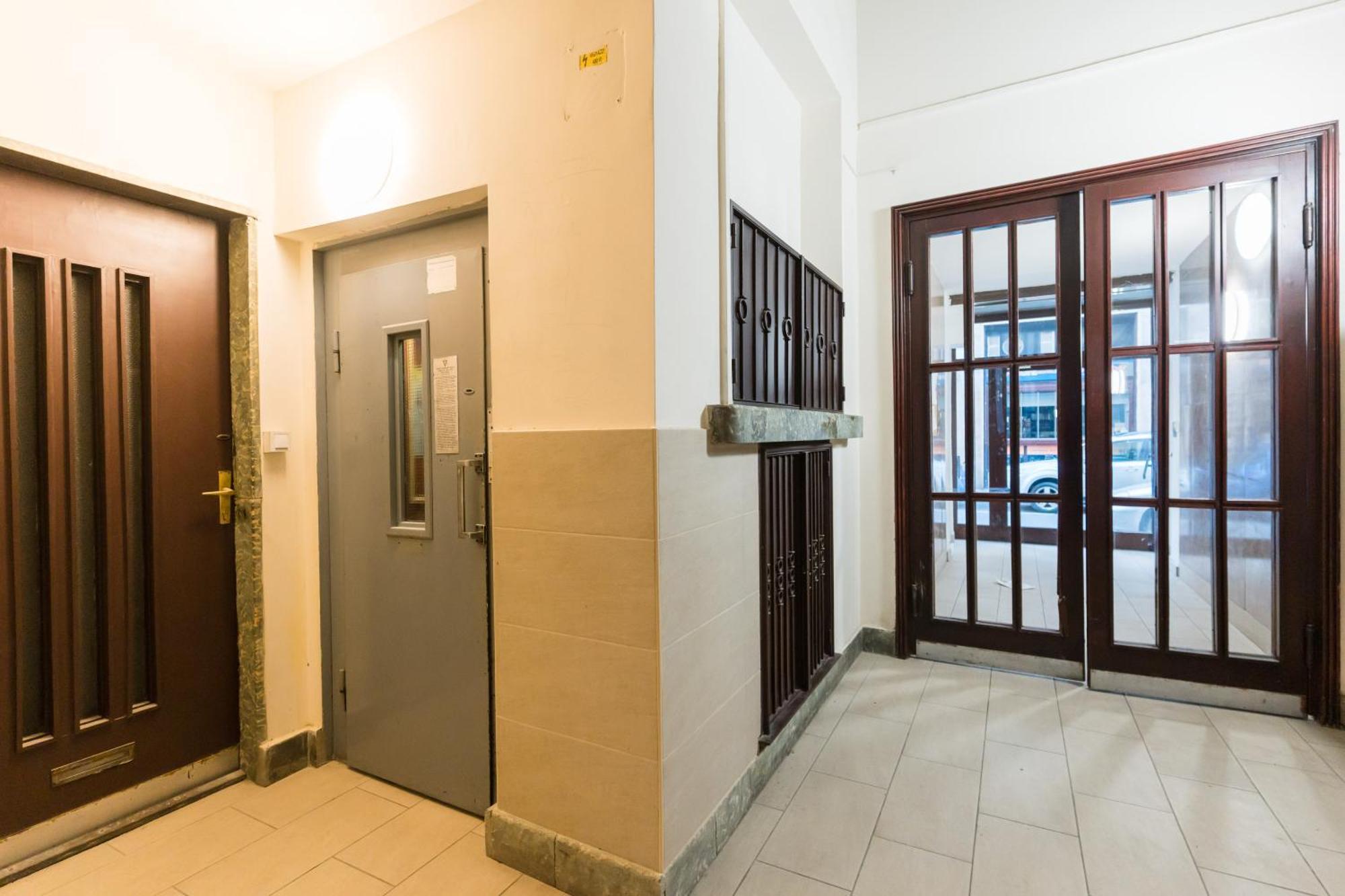 Sunny Studio With Balcony In Party District Budapeşte Dış mekan fotoğraf