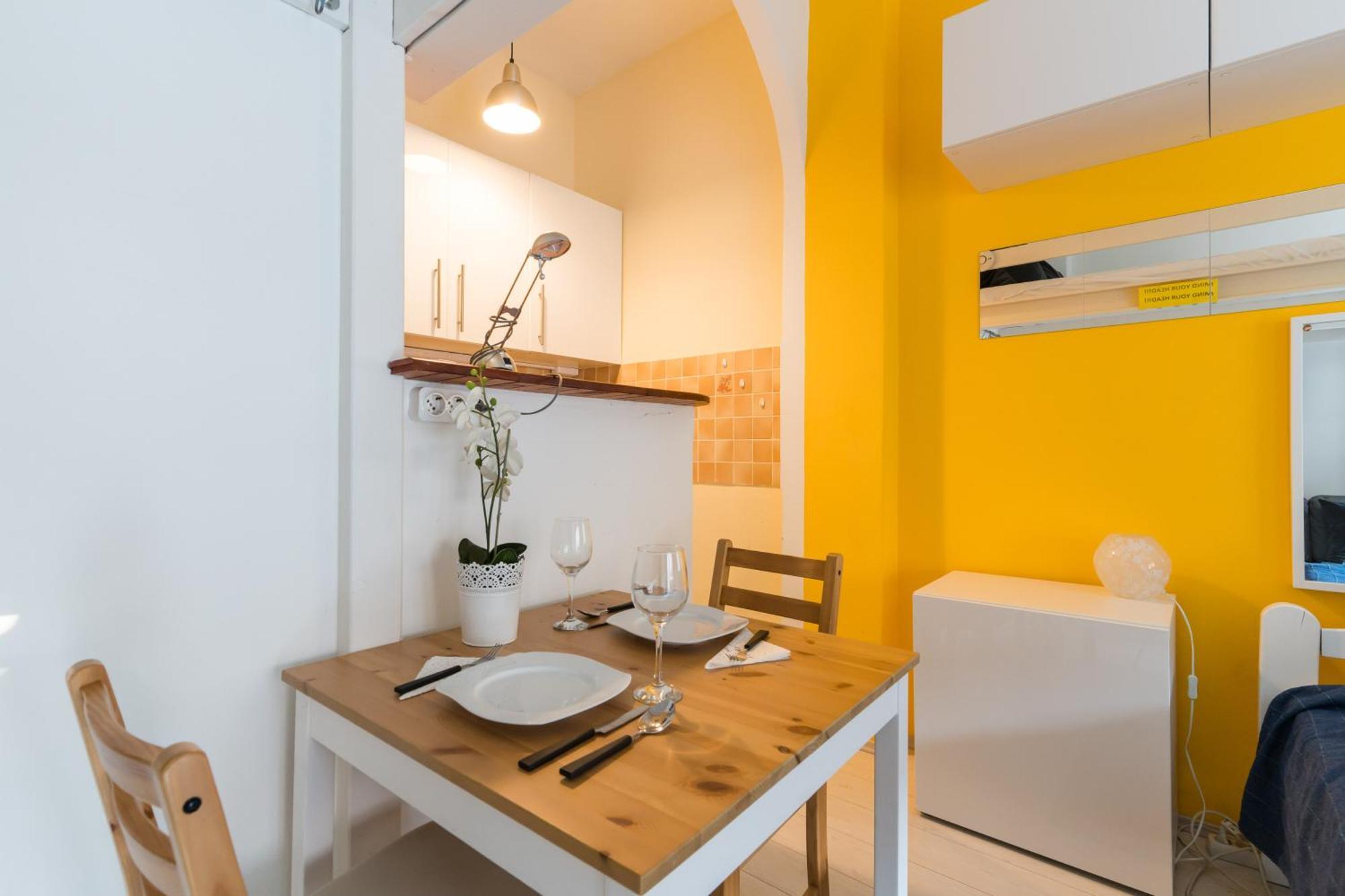 Sunny Studio With Balcony In Party District Budapeşte Dış mekan fotoğraf